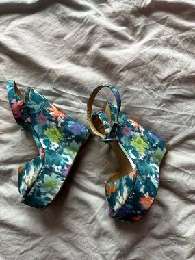Guess Floral Wedge Platform Sandals Multicolor Ankle Strap Size 7